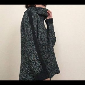 THE LIMITED TURTLENECK